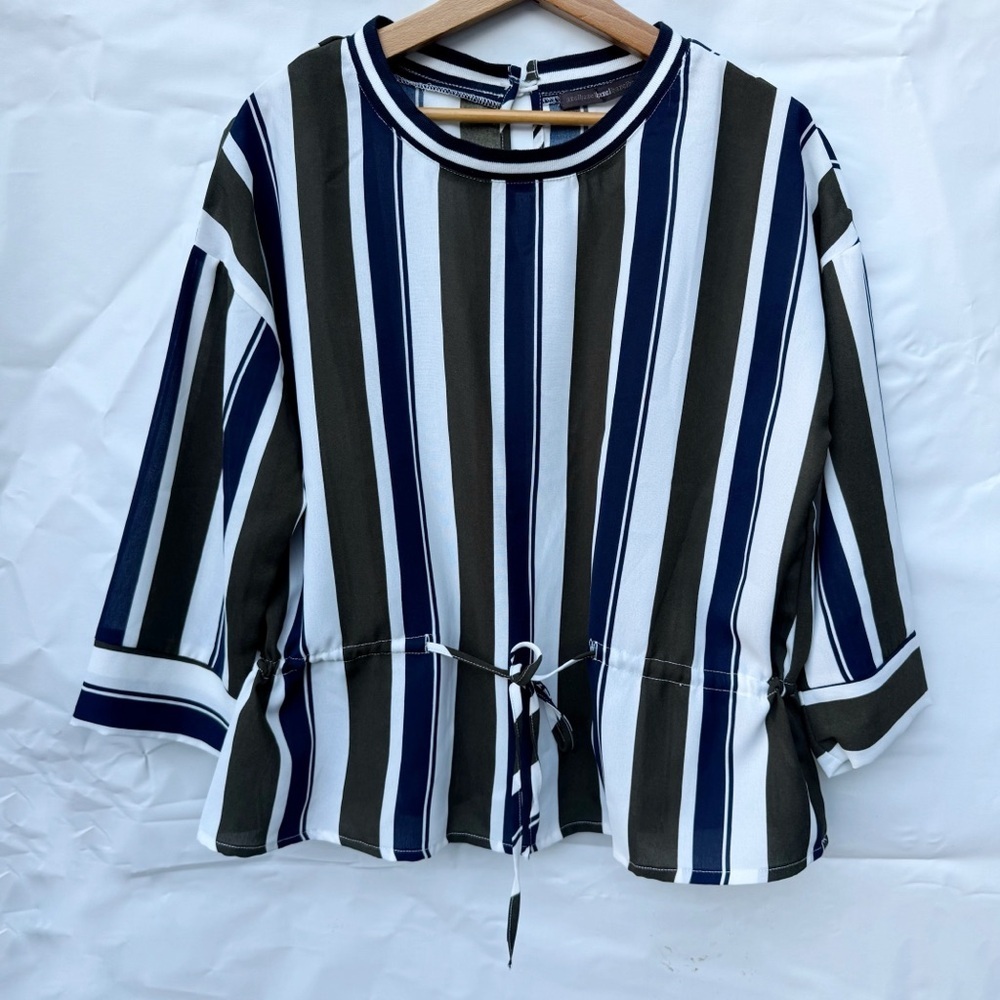 Hazel // green, blue stripe on white background adjustable waist top size M z26